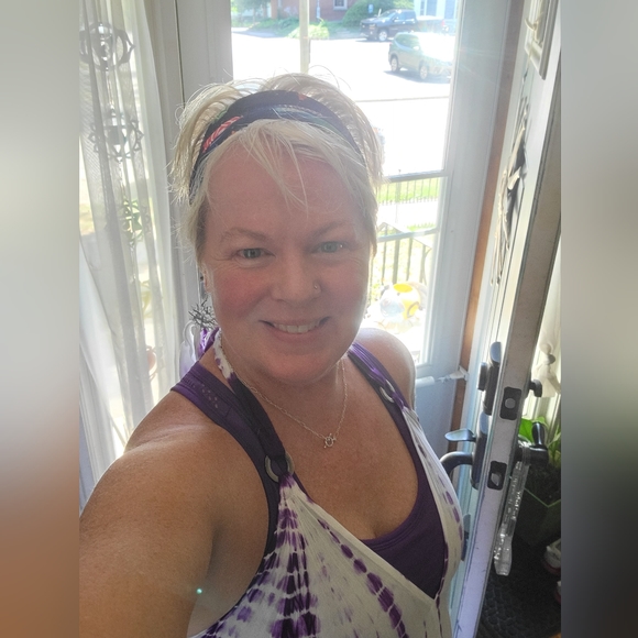 Meet your Posher, Lisa - Picture 1 of 1